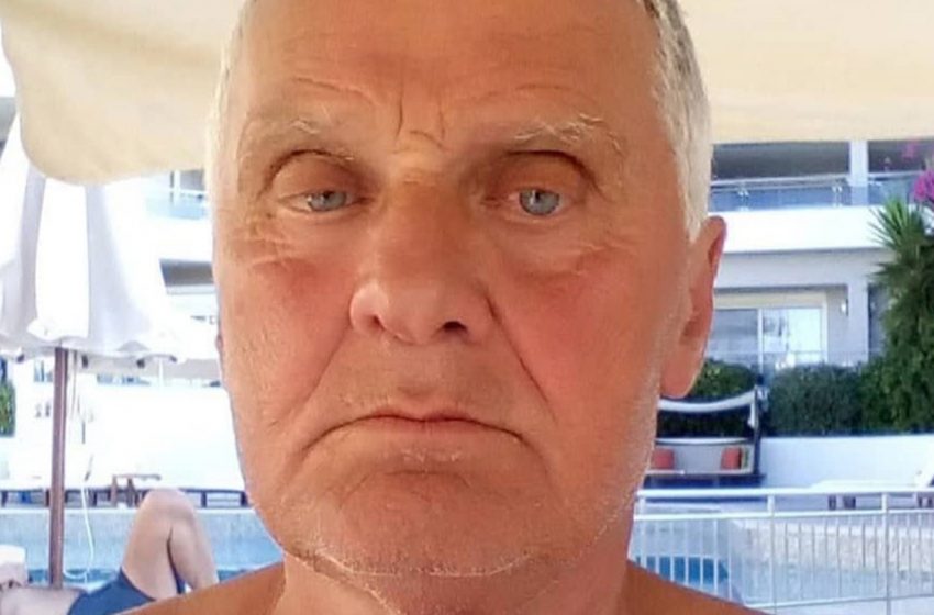  Plus jeune de 53 ans, un homme retraité se réveille célèbre après avoir montré une photo de sa femme