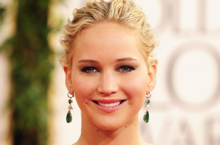 Jennifer Lawrence bronzée dans le rôle de la “reine des fleurs” a charmé les fans.