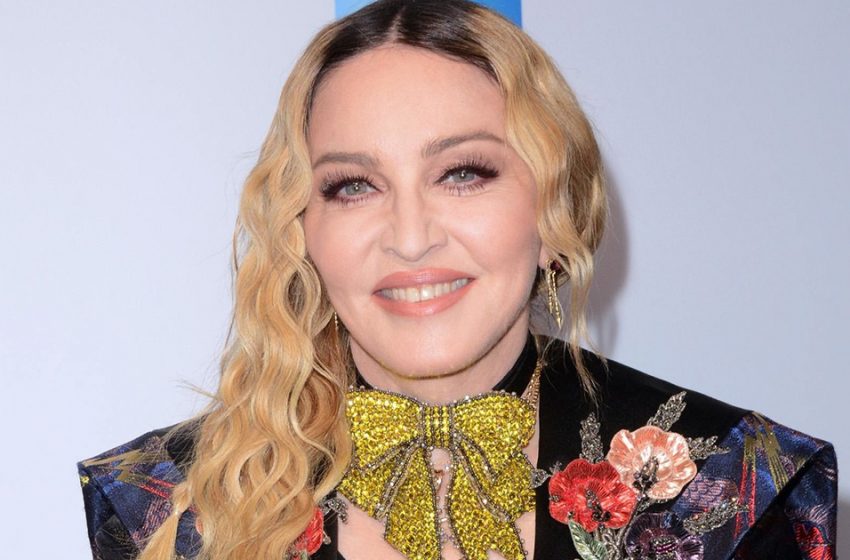  Madonna, 64 ans, s’est montrée devant un public : “C’est complètement fou”.