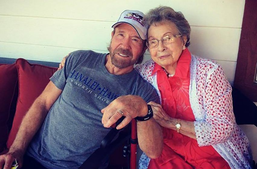  La mère de Chuck, qui a toujours soutenu son fils, fête cette année son 101e anniversaire