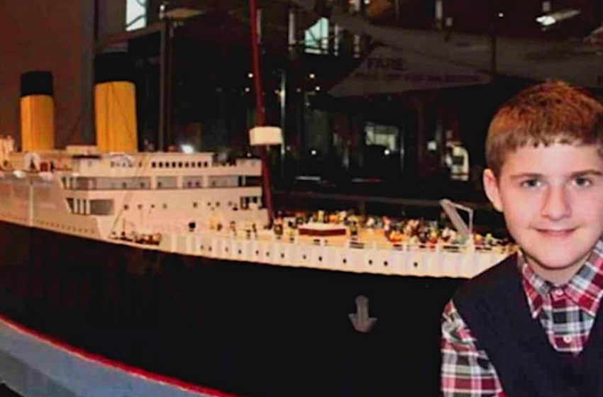  Un garçon autiste a joué avec des Lego et a construit la plus grande copie du Titanic : cela a changé sa vie.