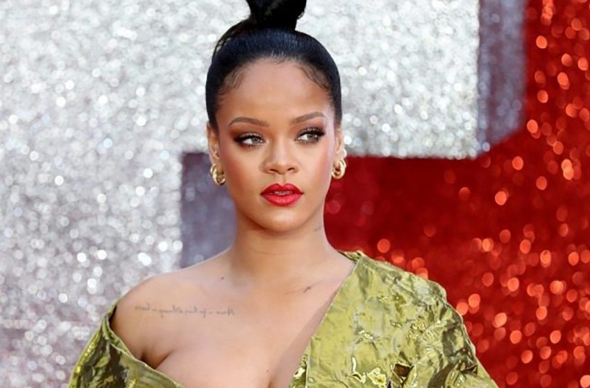  “Comme un ange descendu du ciel” : le monde du web discute d’une photo archivée de Rihanna sans sous-vêtements.