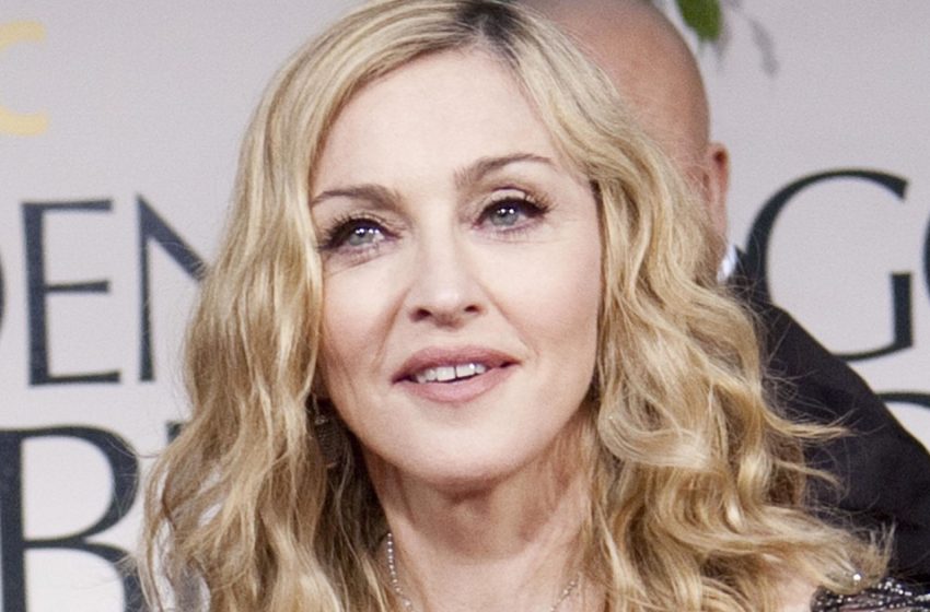  “Dans les réseaux sociaux – une fille, mais dans la vie – une grand-mère”: Madonna a été filmée sans filtres et elle a l’air d’avoir 70 ans