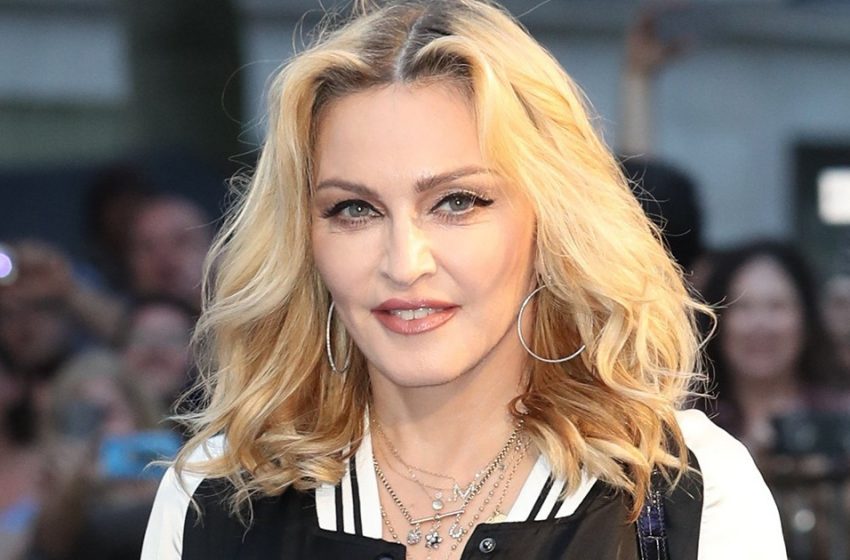  Madonna, 63 ans, a publié des photos au lit sur Internet