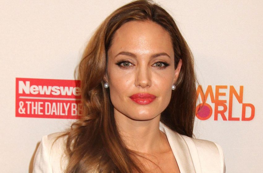  Dramatiquement vieillie:  Jolie a été rattrapée par les paparazzi,les fans ne reconnaissaient même pas la star.