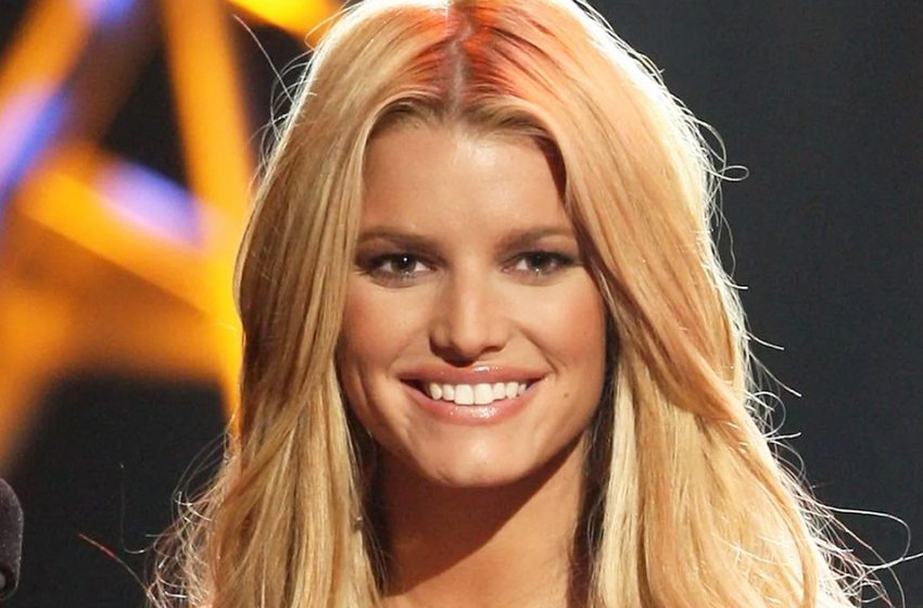  Jessica Simpson, qui a perdu 45 kilogrammes sur 108, a été photographiée avec son mari.