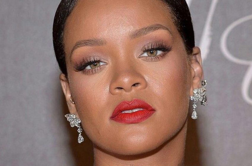  Rihanna, qui a pris beaucoup de poids après sa grossesse, fait sensation en minijupe en cuir