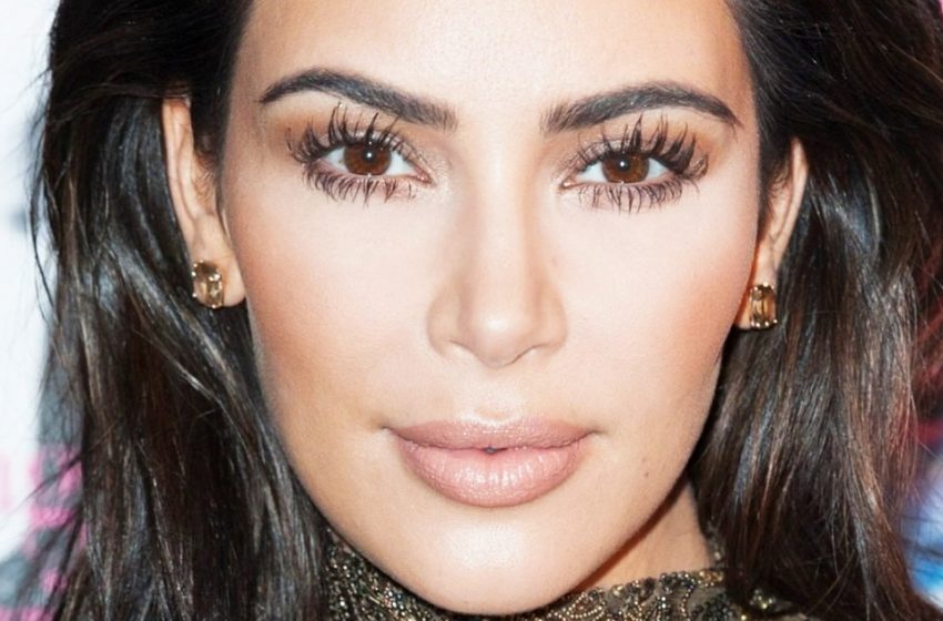  “Dans son propre style” : Kardashian a montré ses formes pulpeuses dans un look osé.