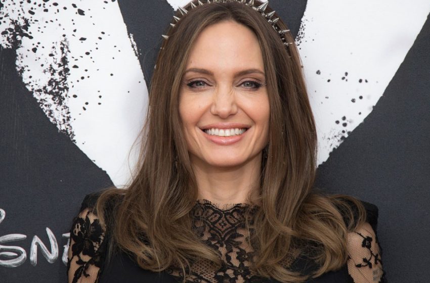  “L’ancienne Angie!”: Angelina a fait sensation parmi les fans masculins, marchant sans sous-vêtement
