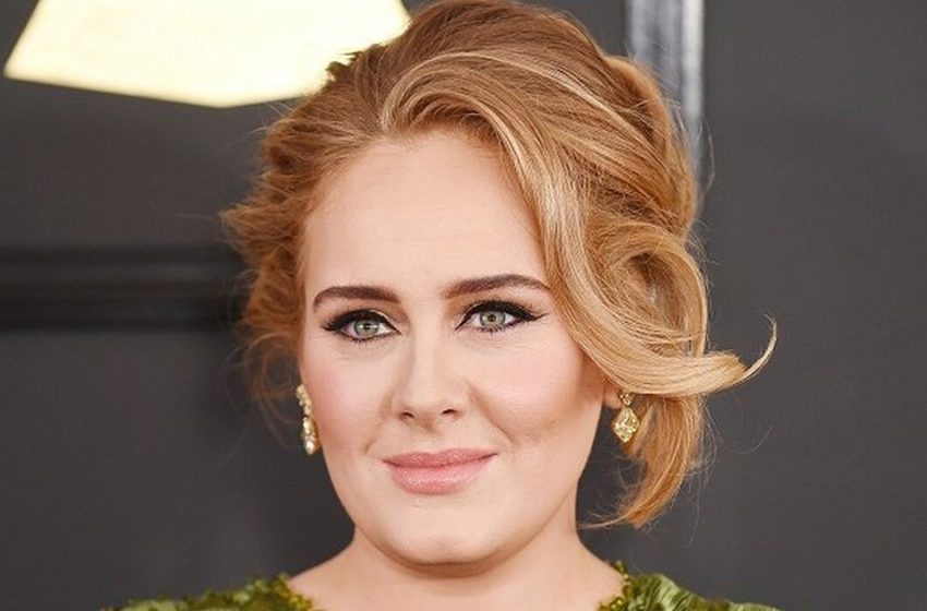  “Très différent”. Les fans soupçonnent la chanteuse Adele de chirurgie plastique