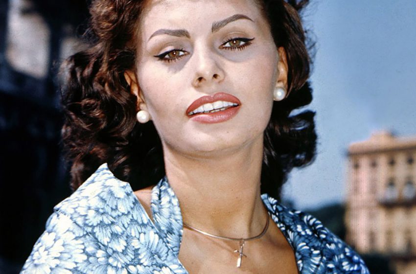  “Incomparable Sophie”: Lauren, 88 ans, est sortie pour la première fois depuis longtemps, ravissant les fans avec son apparence.