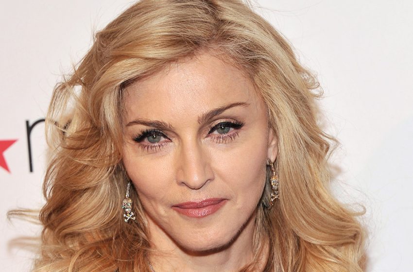  Une copie exacte de son père: Madonna a révélé des photos rares de son fils de 22 ans avec Guy Ritchie