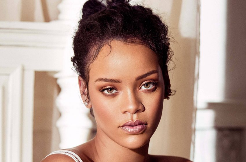  Un luxe lourd: Rihanna, enceinte, a été aperçue avec une chaîne de 1,8 million de dollars sur le ventre