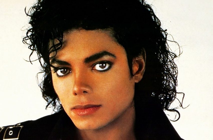  “Elle a le sourire de papa” : les fans de Michael Jackson admirent la beauté de la fille du roi de la pop