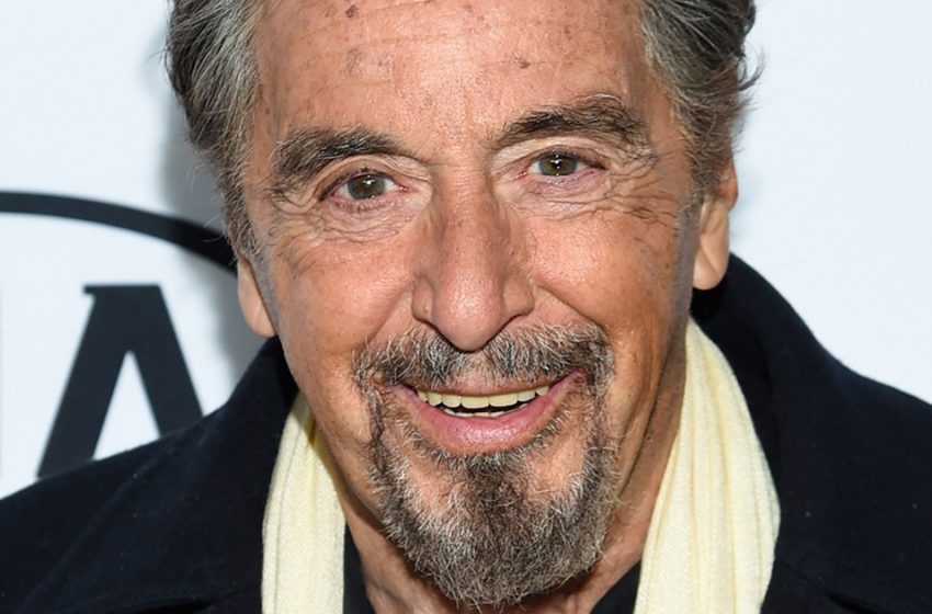  Elle semble être son arrière-petite-fille. Al Pacino, 81 ans, sort avec l’ex-petite amie de Jagger et Eastwood, 28 ans