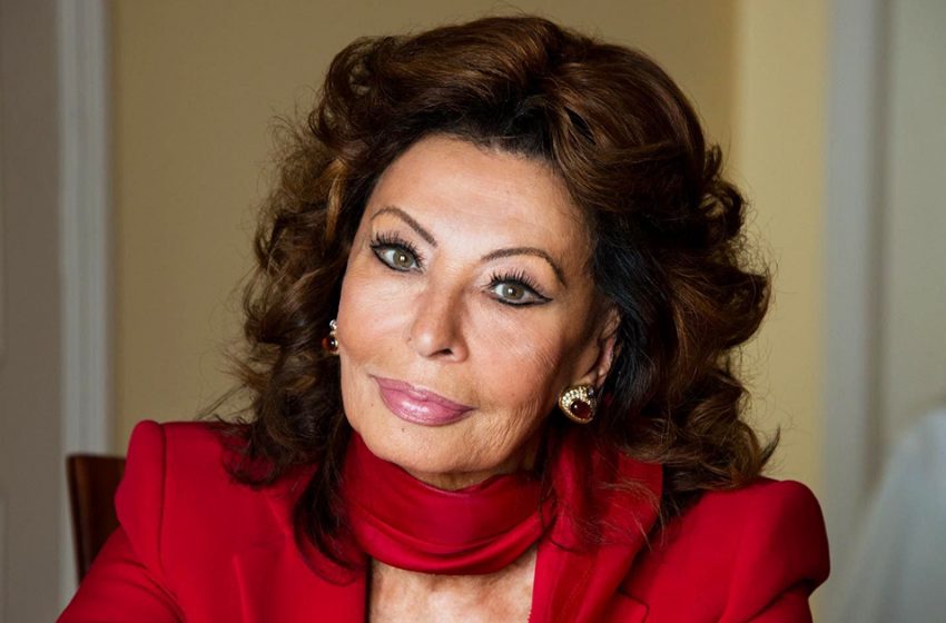  “Et on gronde les jeunes stars..” : Le Réseau a discuté des photos audacieuses de Sophia Loren, 86 ans.