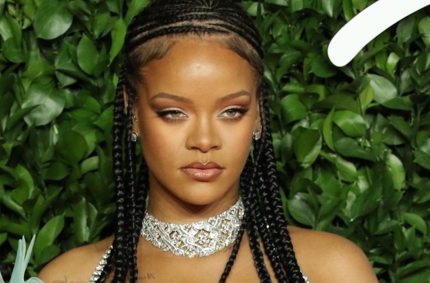  “Les fesses ne rentrent pas dans le cadre”: la grosse Rihanna en maillot de bain a appelé à la conscience