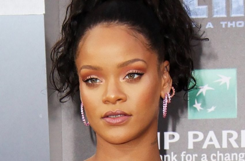  Rihanna, enceinte, avec une performance époustouflante rend hommage au regretté acteur Chadwick Boseman et fait frissonner toutes les personnes présentes