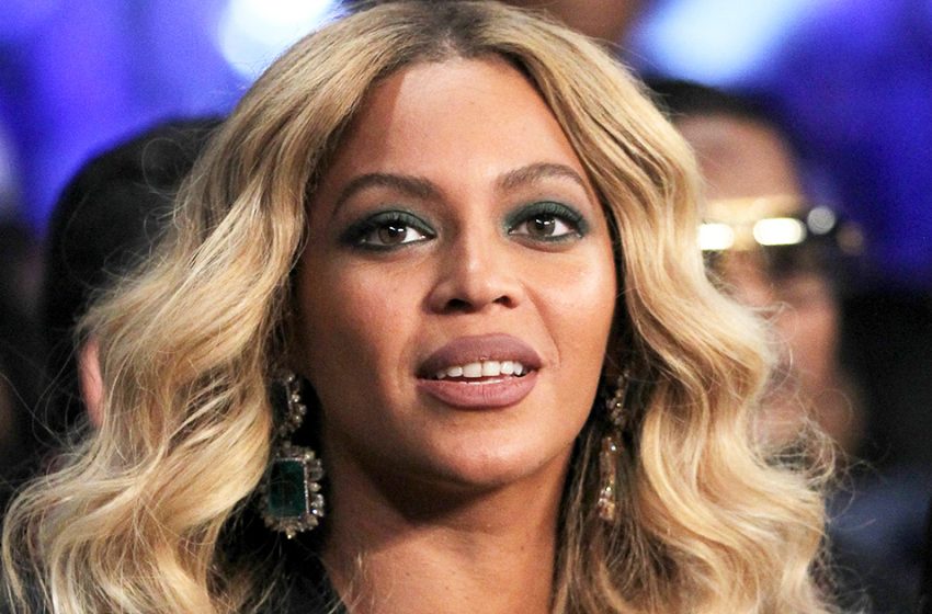  Star sans sous-vêtements dans une robe en résille chatoyante: Beyoncé a montré des images passionnées avec son mari