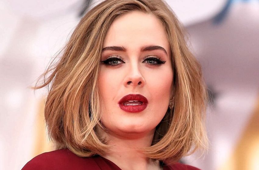  Une bague luxueuse à son annulaire. A quoi ressemble l’élu d’Adele, celui qu’elle va épouser ?
