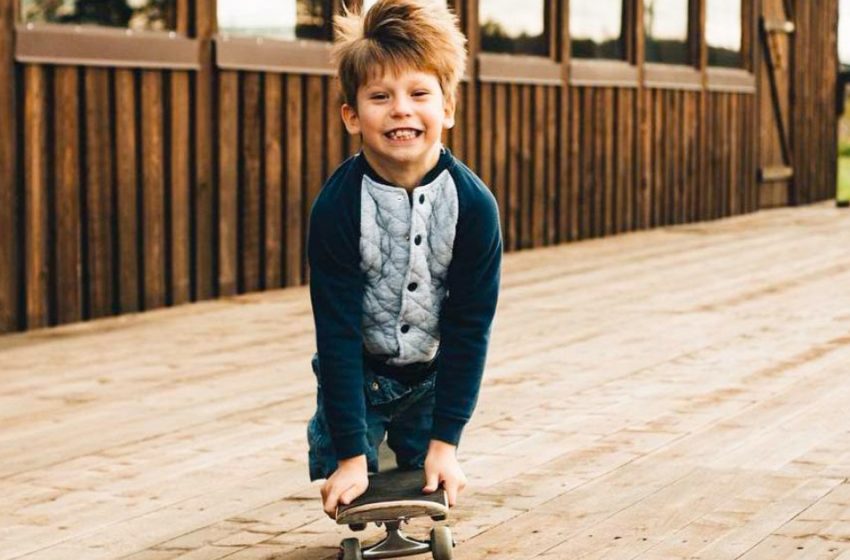  Ce garçon va vous inspirer: un skateboarder de 10 ans sans jambes qui réalise l’impossible