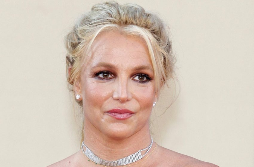  Gonflée et vieillie: Britney Spears s’est fait photographier dans la rue alors qu’elle ne s’y attendait pas