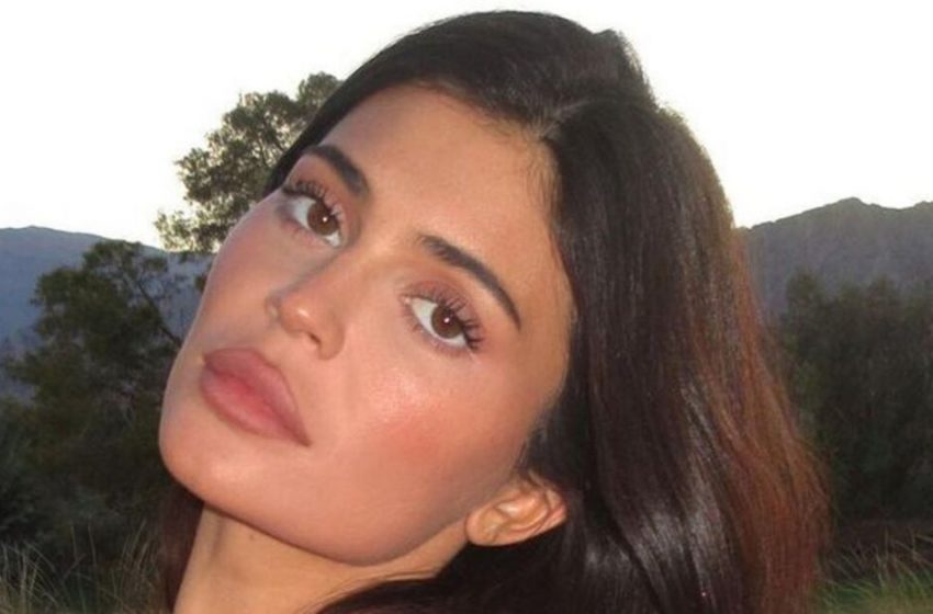  “La star a soufflé ses lèvres!”: Kylie Jenner sur les photos des paparazzi a fait sensation