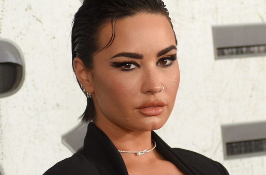  “Elle a l’air incroyable”: Demi Lovato a montré sa silhouette mince en bikini sans photoshop