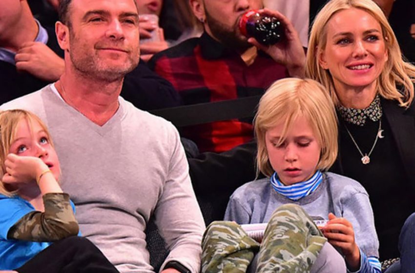  Un garçon en robe rose à volants : le fils de Naomi Watts et Liev Schreiber discuté sur le Web