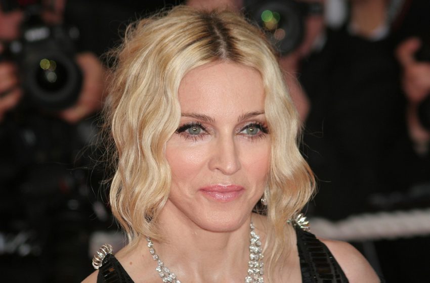  “J’espère qu’elle a chaud maintenant”: Madonna révèle une photo rare de sa mère tirée de ses archives personnelles.