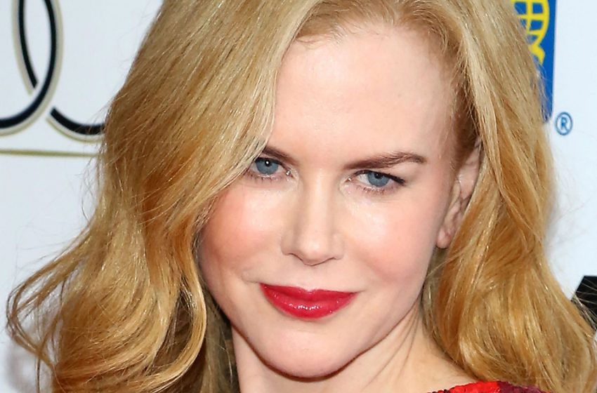  “Elle brise tous les stéréotypes sur l’âge” : Nicole Kidman, 55 ans, a foulé le tapis rouge dans une veste au torse nu