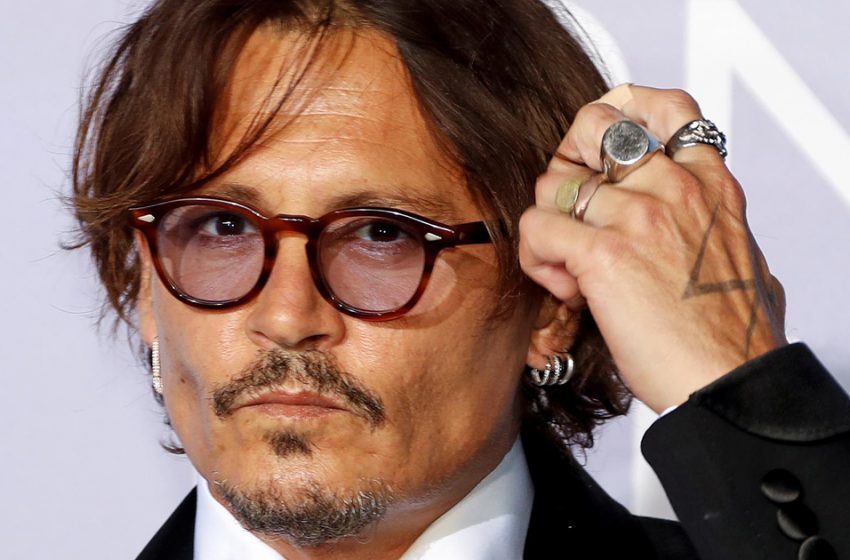  Johnny Depp a pleuré après avoir été applaudi pendant sept minutes au Festival de Cannes