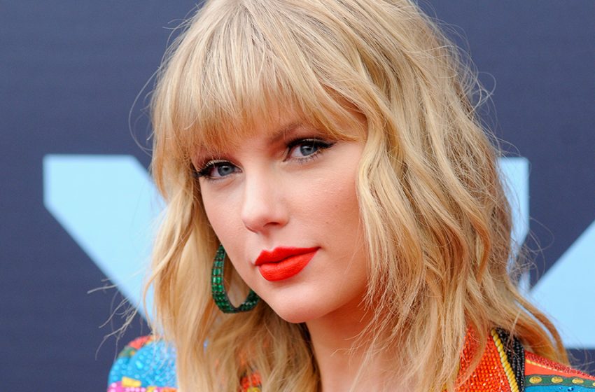  Suite à des rumeurs de liaison, Taylor Swift et Matthew Healey ont été surpris par des paparazzis