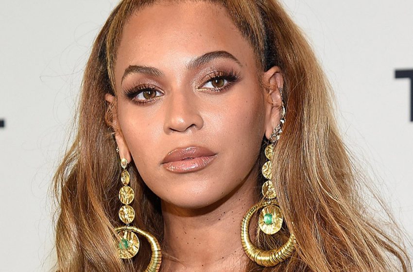  Plein de cellulite sur le corps: les paparazzis ont capturé Beyonce dans toute sa splendeur pendant ses vacances