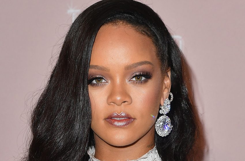  Star enceinte en tenue séduisante : Rihanna en mini plume d’autruche est apparue dans un restaurant