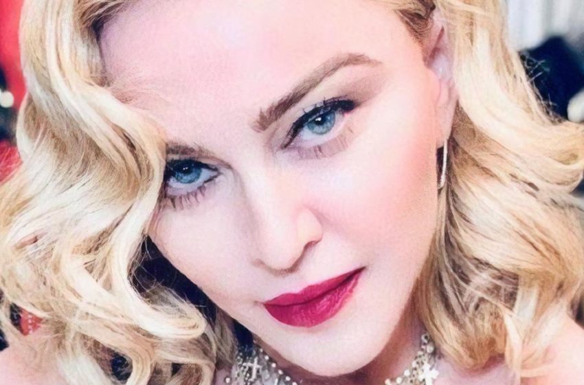  « Elle était gonflée comme un ballon » : Madonna, 64 ans, a été filmée en secret sans filtres à l’aéroport