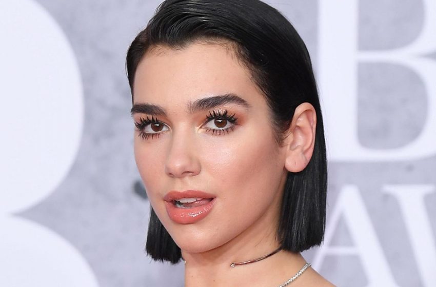  “Il a 14 ans de plus qu’elle.” Dua Lipa est apparue à Cannes au bras d’un nouvel amant, vêtue d’une robe révélatrice