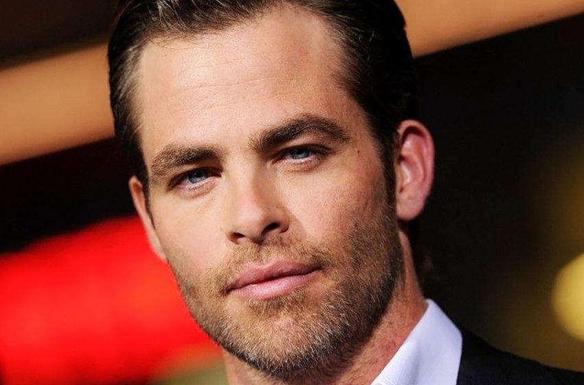  Il semble plus âgé que son âge. Chris Pine, 43 ans, a considérablement changé de look et a cessé de cacher ses cheveux gris