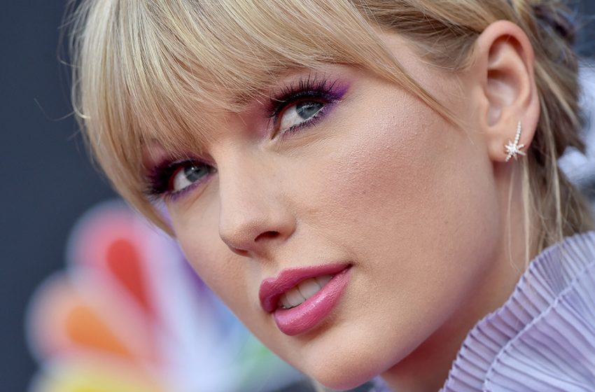  “Oh, délicieux” : Taylor Swift a avalé un insecte en plein concert