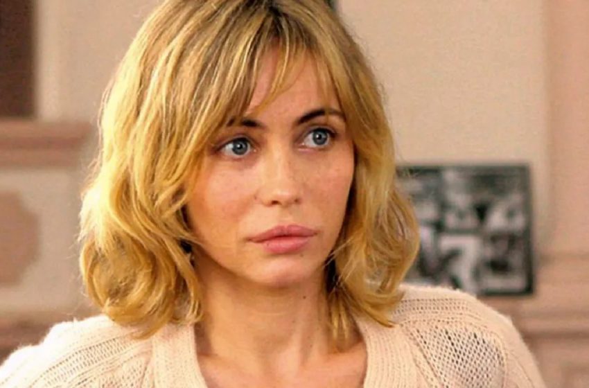  Emmanuelle Béhar a perdu son statut d’actrice la plus belle de France à cause d’une erreur du chirurgien