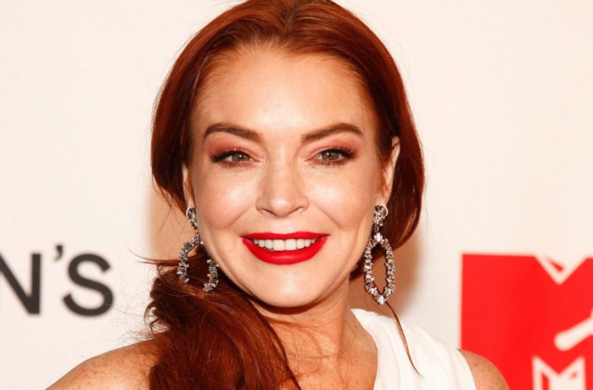  ‘La grossesse me choque’ : Lindsay Lohan dévoile son ventre arrondi en couverture d’un magazine