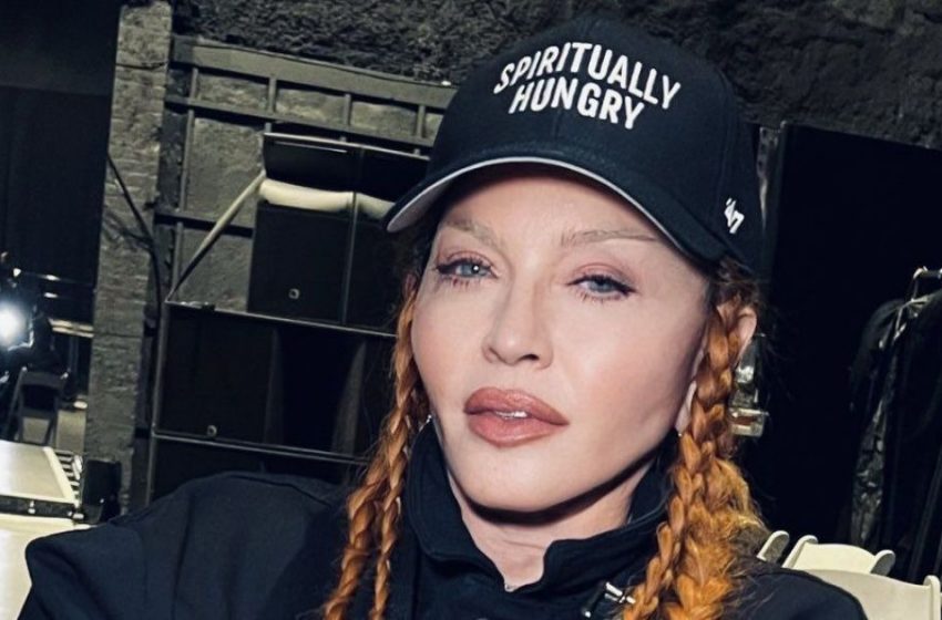  “Elle ne change pas” : Madonna, âgée de 64 ans, éblouit la caméra dans une combinaison audacieuse et des collants en résille