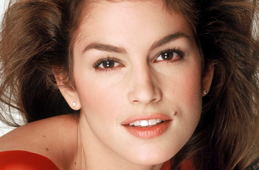  Cindy Crawford, la supermodel de 57 ans, est méconnaissable maintenant, ridée et aux cheveux gris