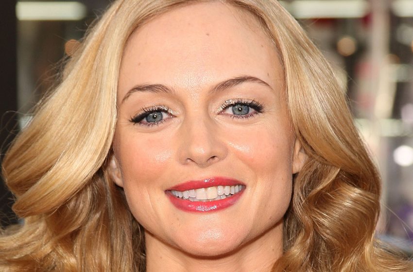  Voici à quoi ressemble la déesse. Heather Graham, 53 ans, a dévoilé sa superbe silhouette en bikini