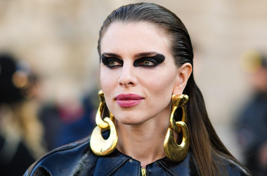  “Elle sait comment surprendre” : Julia Fox dans une tenue flamboyante est apparue sur le tapis rouge en Italie