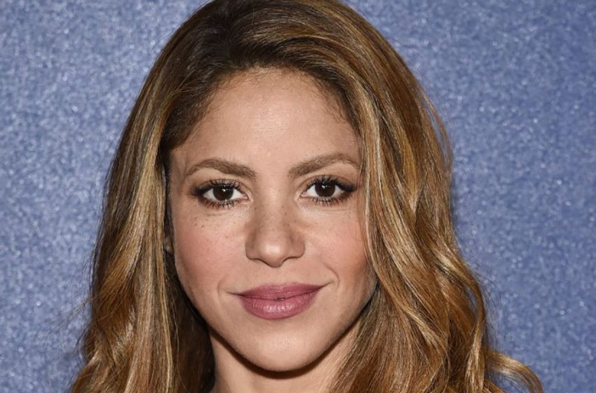  Les meilleures amies. Shakira est apparue avec sa mère, avec qui elle se ressemble comme deux gouttes d’eau