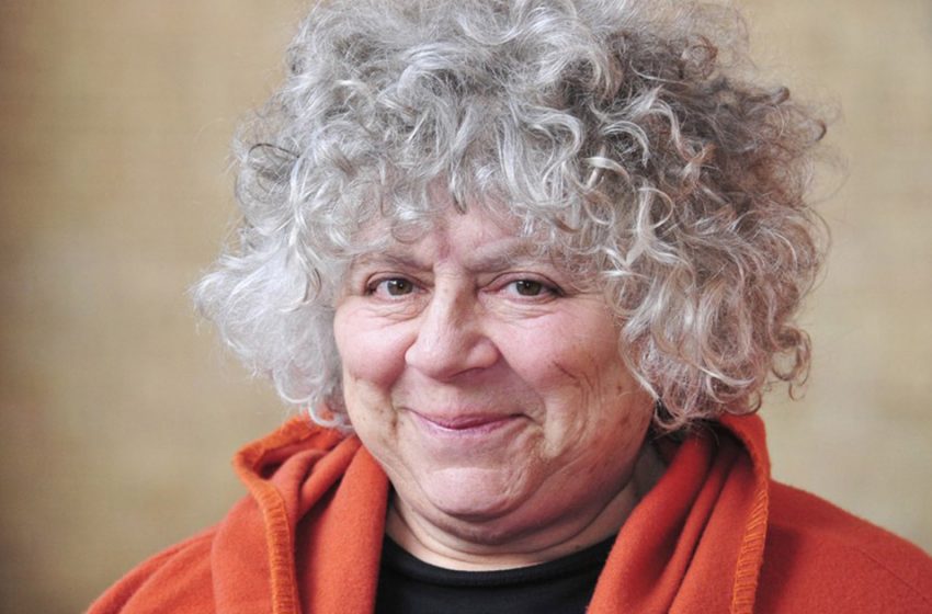  La star de Harry Potter âgée de 82 ans a posé pour la couverture d’un magazine sans rien porter