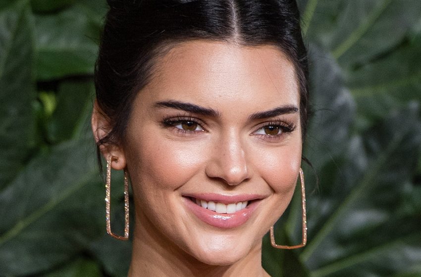  “Dress ressemble à une gigantesque couche”: Kendall Jenner fait rire les blogueurs lors de la Fashion Week de Paris