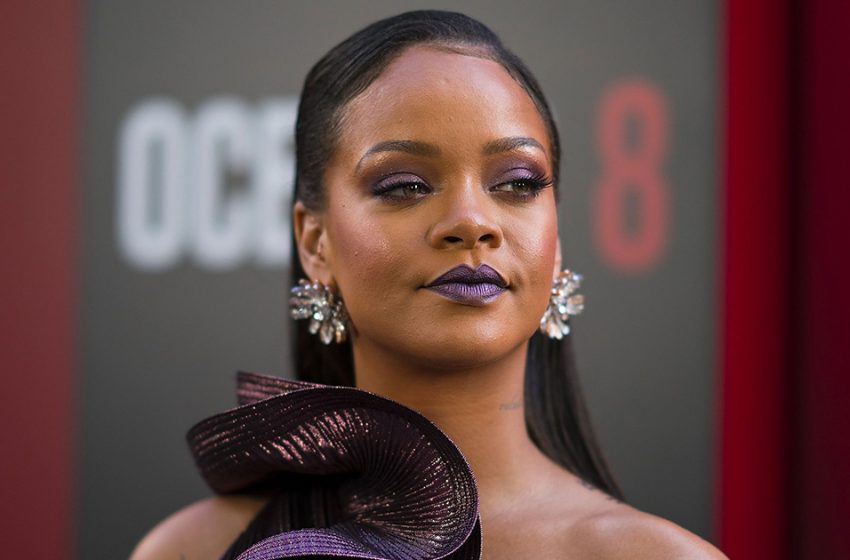  Chanteuse enceinte dévoile son ventre arrondi : Rihanna a fait une séance photo à la plage avec son petit ami à la Barbade