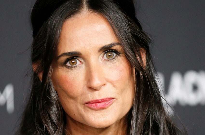  Rides et cellulite : Demi Moore, 60 ans, se prend en photo en bikini